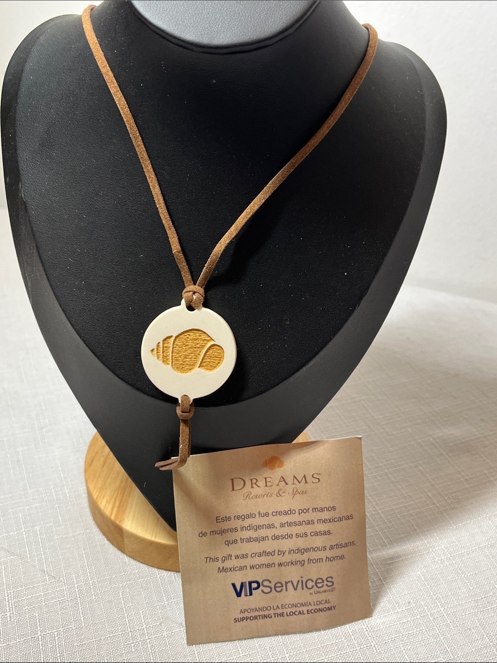 Round Shell Pendant Necklace for DREAMS
Indigenous Artisans
Mexico